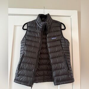 NWOT Patagonia Down Vest - Size Small